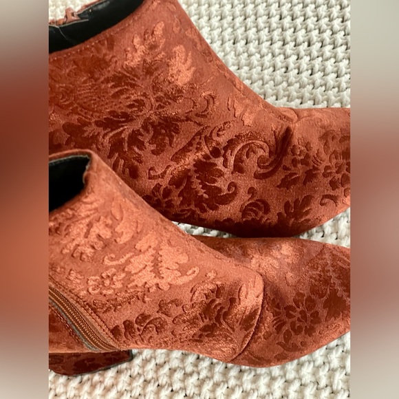 Penny Loves Kenny Copper Velvet Jacquard Statement Ankle Boots Block Size 9 - Picture 3 of 9